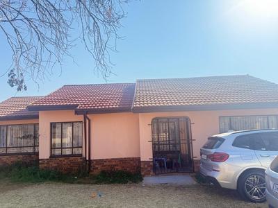 House For Sale in Soshanguve M, Soshanguve