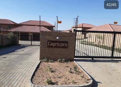 Townhouse For Sale in Kosmosdal, Centurion