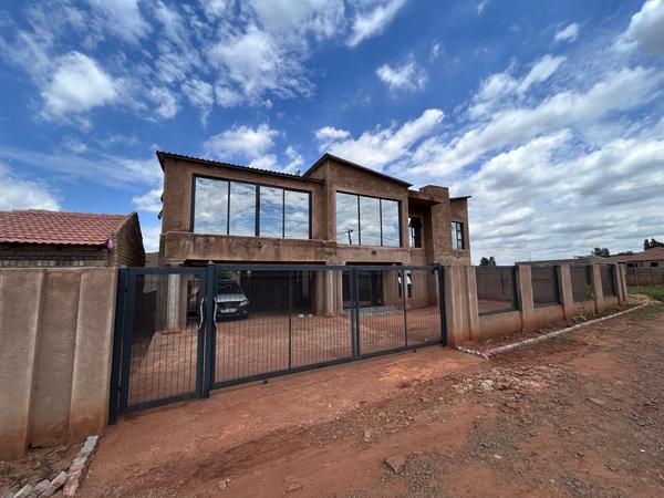 House For Sale in Klipfontein, Soshanguve
