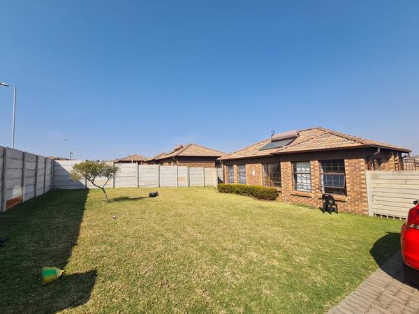 House For Sale in Thatch Hill Estate, Centurion