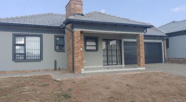 Townhouse For Sale in Pretoria North, Pretoria